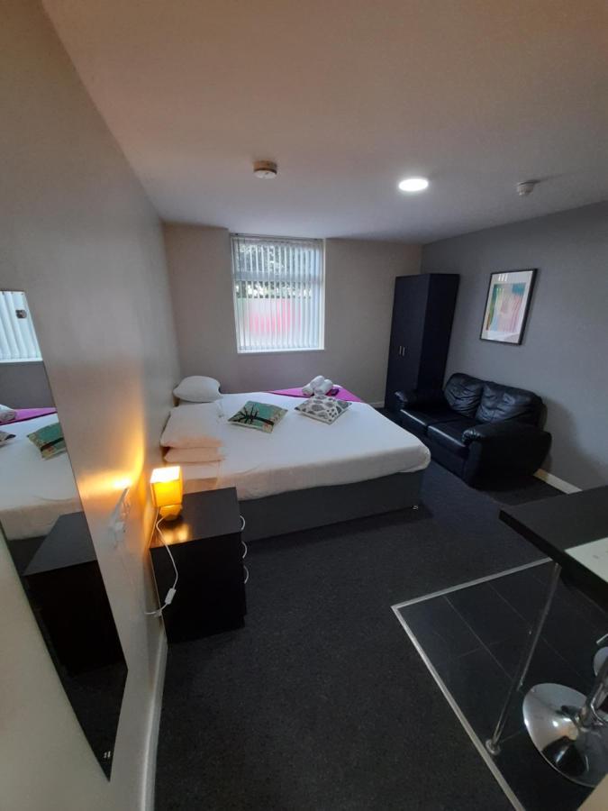 Lymedale Suites Studios & Aparthotel In Newcastle Under Lyme & Stoke エクステリア 写真