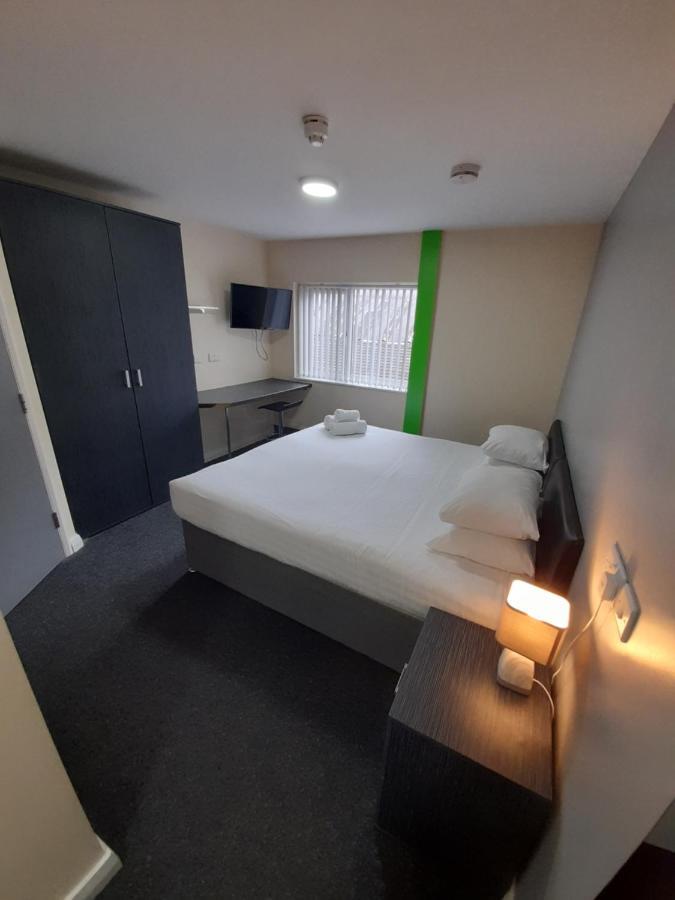 Lymedale Suites Studios & Aparthotel In Newcastle Under Lyme & Stoke エクステリア 写真